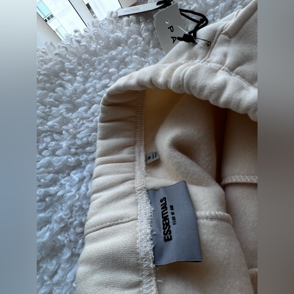 ☁️Authentic Fear of God Essentials Cream Sweat Pants - Picture 4 of 17